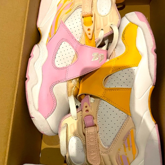 JORDANS AIR JORDAN 8 RETRO GS
"Arctic Punch" Private shoe stores - Picture 2 of 3